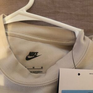 New with tags NIKE cream sporty dress. Super cute! Size medium.